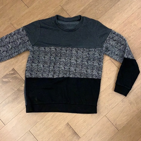 2 for 10 Korean style sweater - Picture 2 of 2